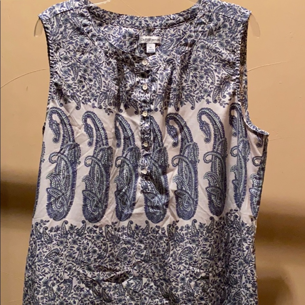 SLEEVELESS BLOUSE